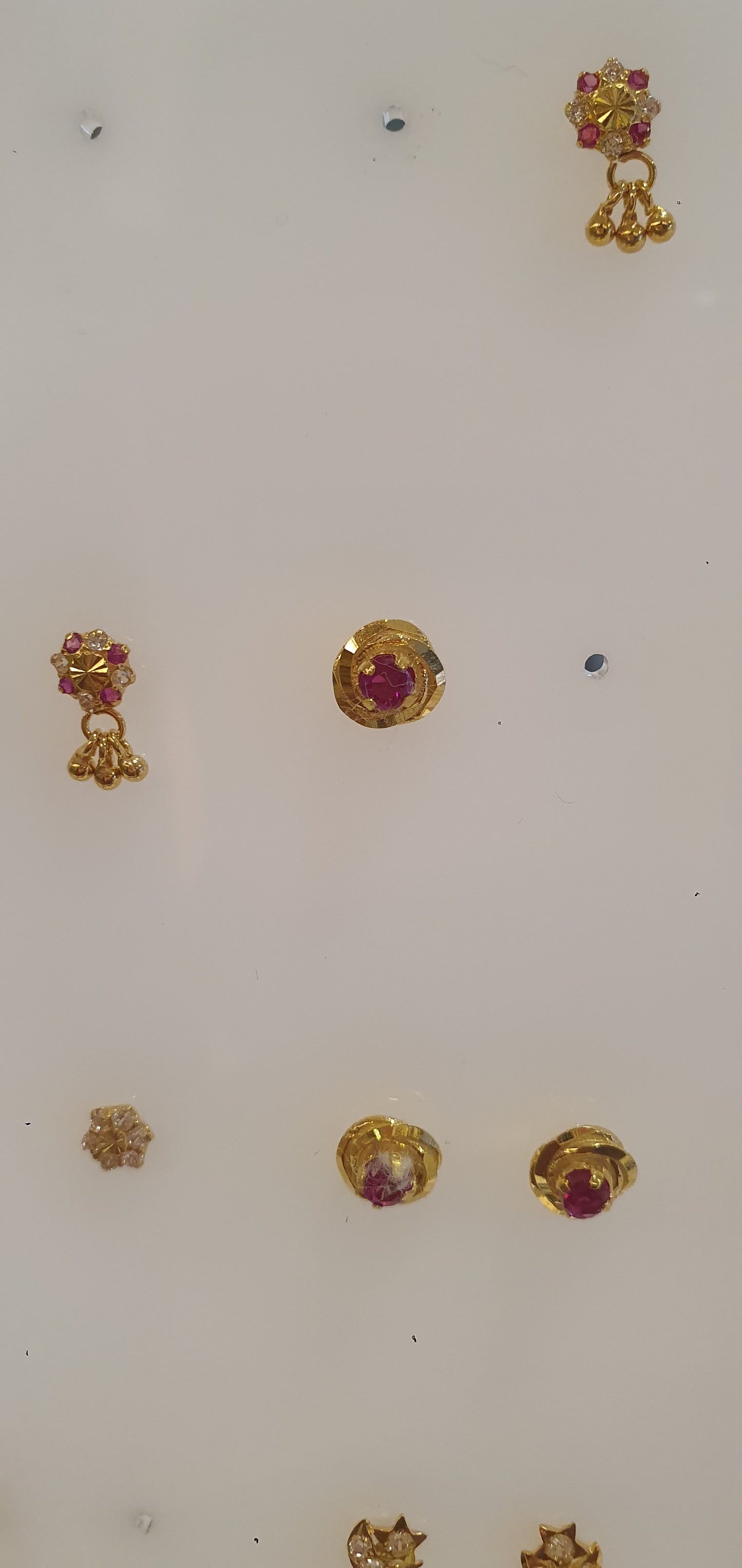 Red Circular Gold Nosestud/Earring